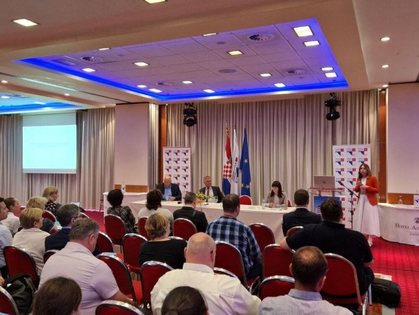 Održano predavanje: &quot;Subjekti u sustavu proračuna - prilagodbe u procesu zamjene hrvatske kune eurom&quot; - 13.06.2022.